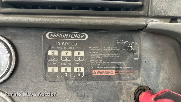 image for item EN5744 2007 Freightliner Columbia semi truck