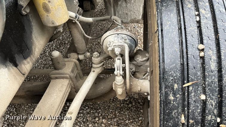 image for item EN5744 2007 Freightliner Columbia semi truck