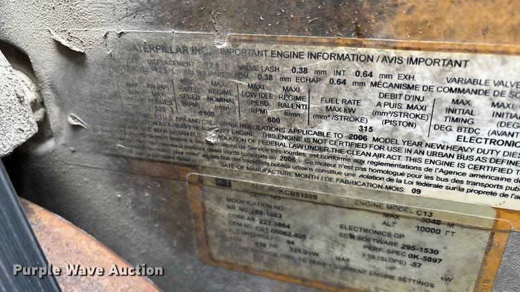 image for item EN5744 2007 Freightliner Columbia semi truck