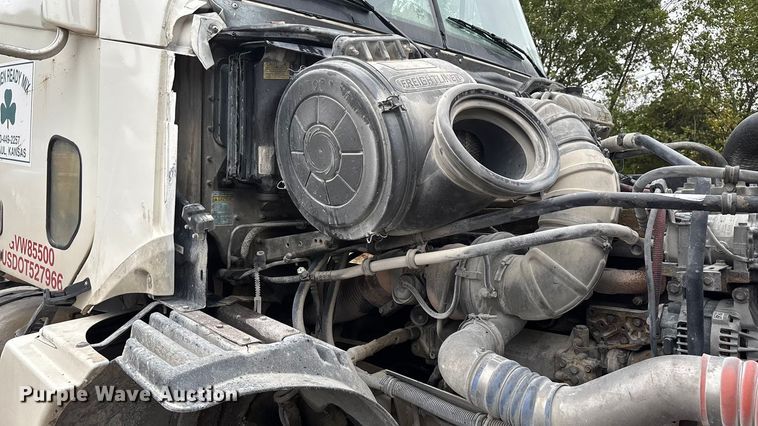 image for item EN5744 2007 Freightliner Columbia semi truck