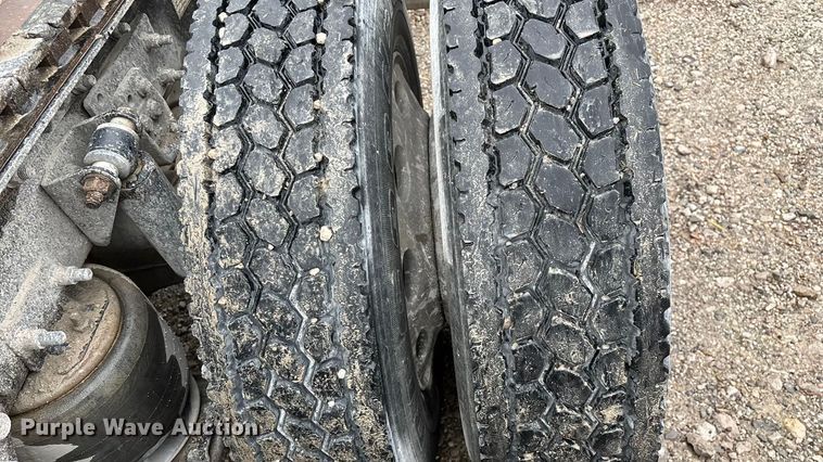 image for item EN5744 2007 Freightliner Columbia semi truck