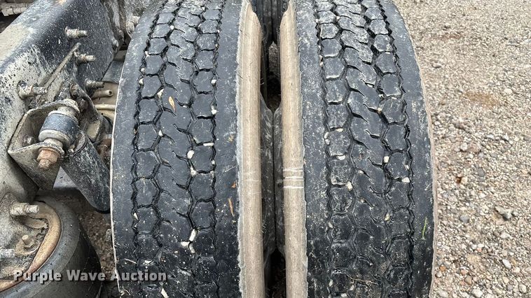 image for item EN5744 2007 Freightliner Columbia semi truck