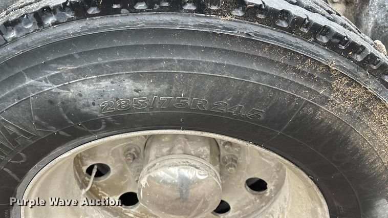 image for item EN5744 2007 Freightliner Columbia semi truck