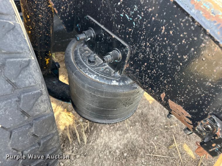 image for item EP0966 2005 Freightliner Columbia semi truck