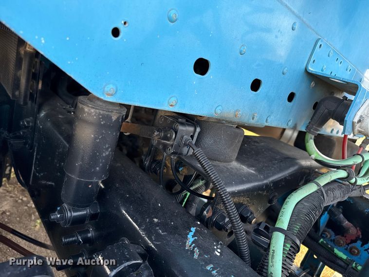 image for item EP0966 2005 Freightliner Columbia semi truck