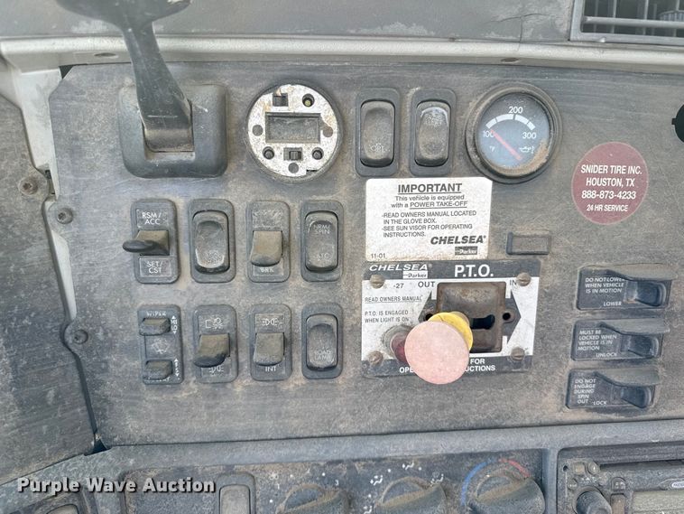 image for item EP0966 2005 Freightliner Columbia semi truck