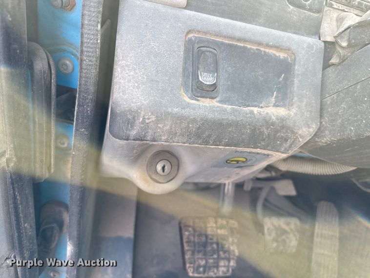 image for item EP0966 2005 Freightliner Columbia semi truck