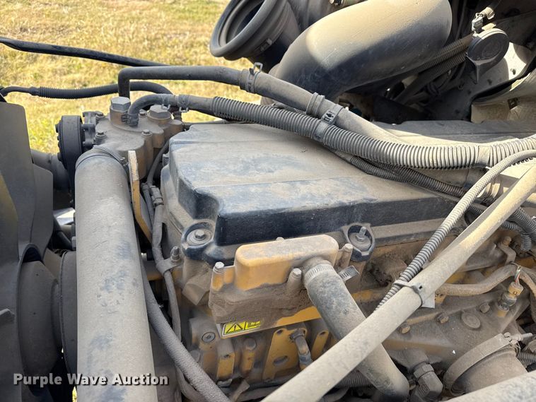 image for item EP0966 2005 Freightliner Columbia semi truck