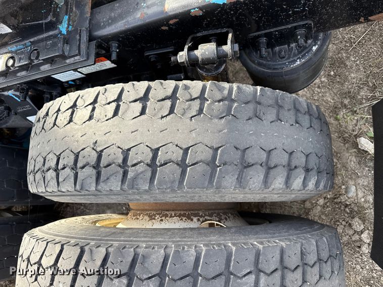 image for item EP0966 2005 Freightliner Columbia semi truck