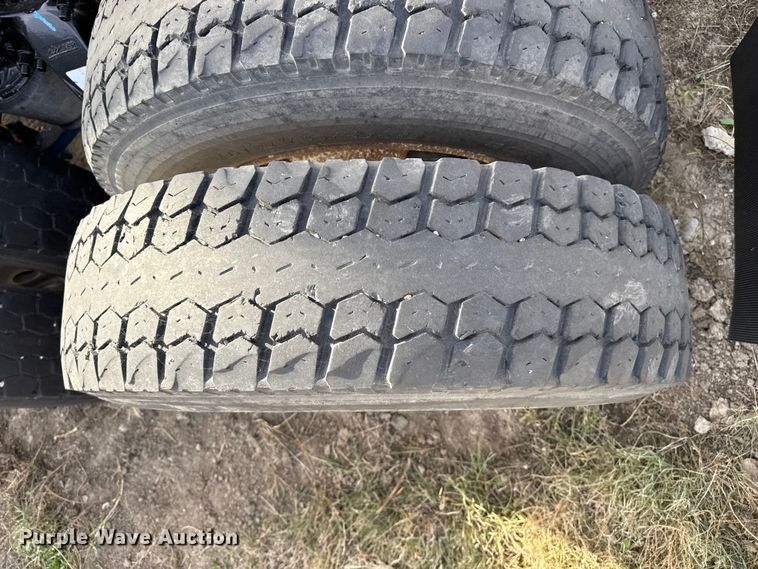 image for item EP0966 2005 Freightliner Columbia semi truck