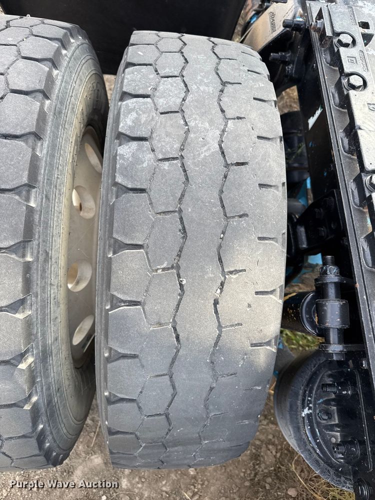 image for item EP0966 2005 Freightliner Columbia semi truck