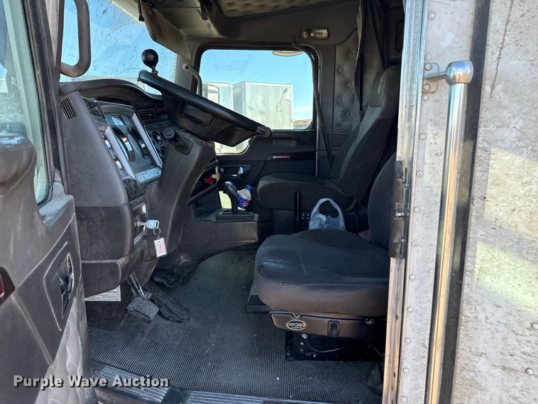 image for item EP2763 2012 Kenworth T660 semi truck