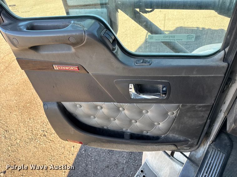 image for item EP2763 2012 Kenworth T660 semi truck