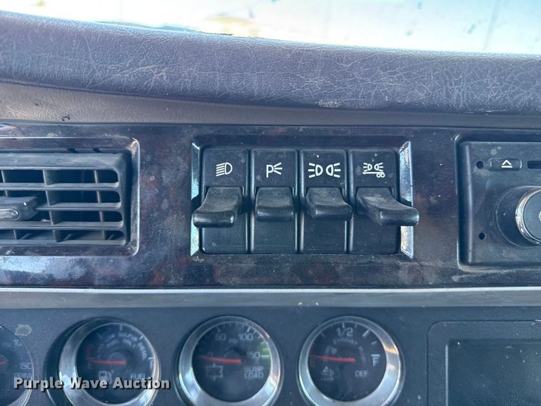 image for item EP2763 2012 Kenworth T660 semi truck