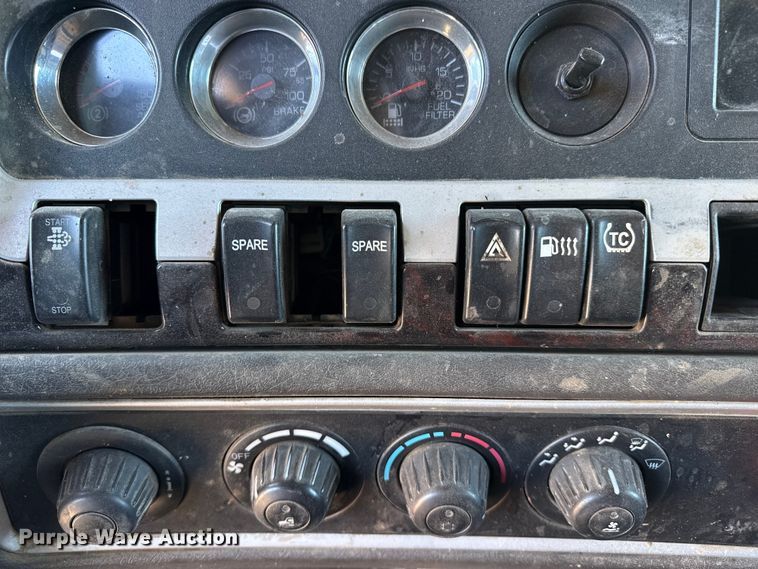 image for item EP2763 2012 Kenworth T660 semi truck