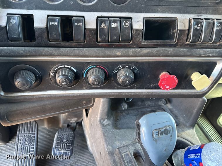 image for item EP2763 2012 Kenworth T660 semi truck