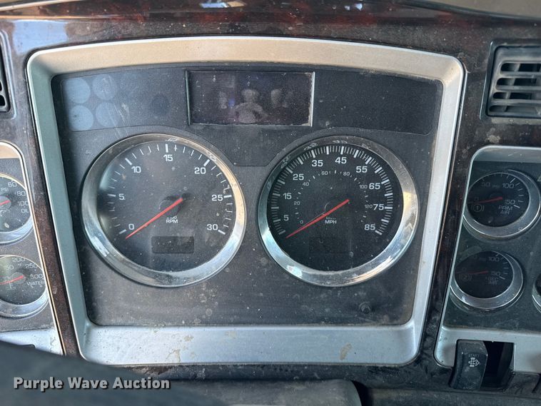 image for item EP2763 2012 Kenworth T660 semi truck