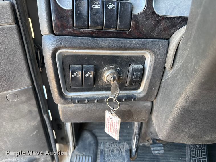 image for item EP2763 2012 Kenworth T660 semi truck