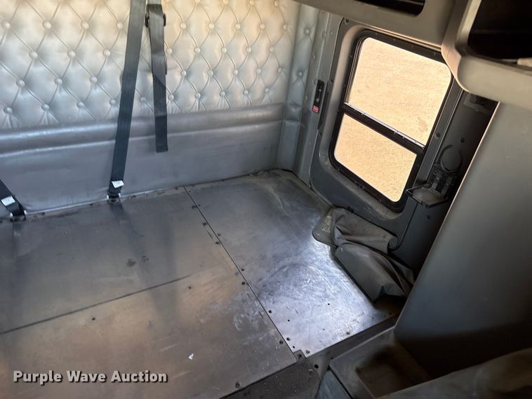 image for item EP2763 2012 Kenworth T660 semi truck