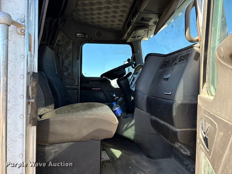 image for item EP2763 2012 Kenworth T660 semi truck