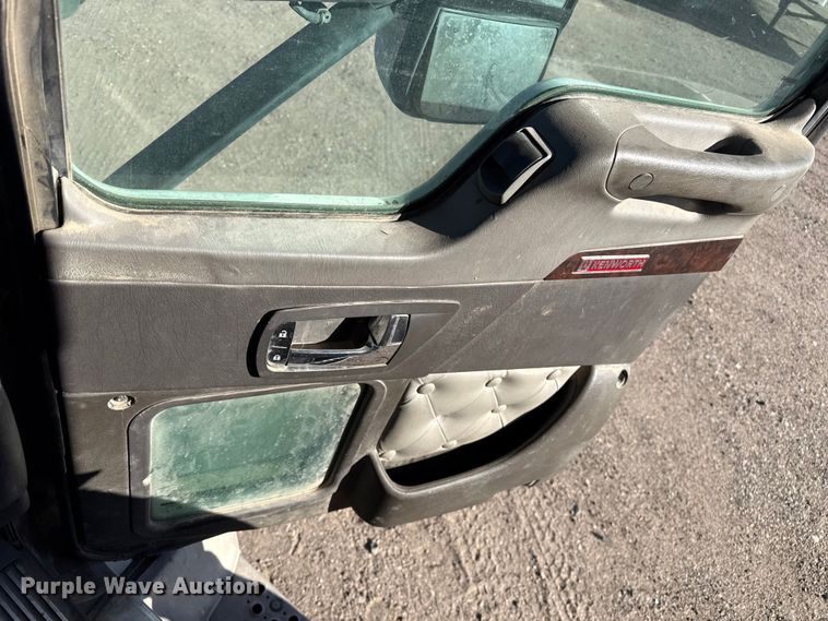 image for item EP2763 2012 Kenworth T660 semi truck