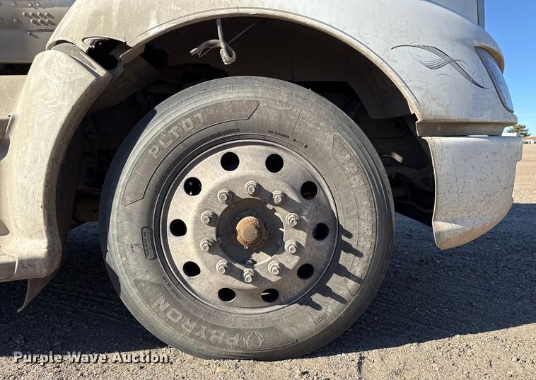 image for item EP2763 2012 Kenworth T660 semi truck