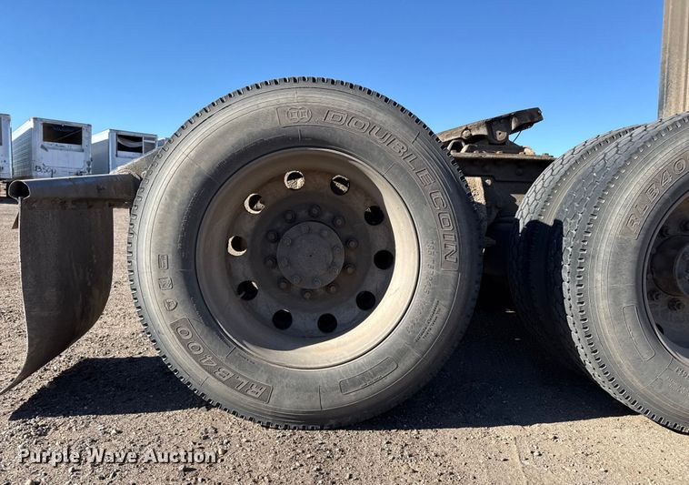 image for item EP2763 2012 Kenworth T660 semi truck