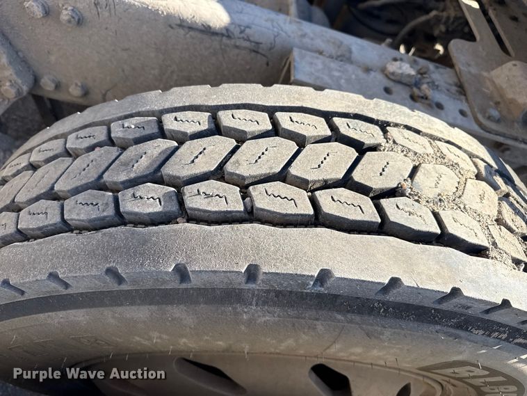 image for item EP2763 2012 Kenworth T660 semi truck