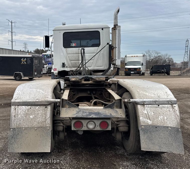 image for item ER0300 1994 Mack CH613 semi truck