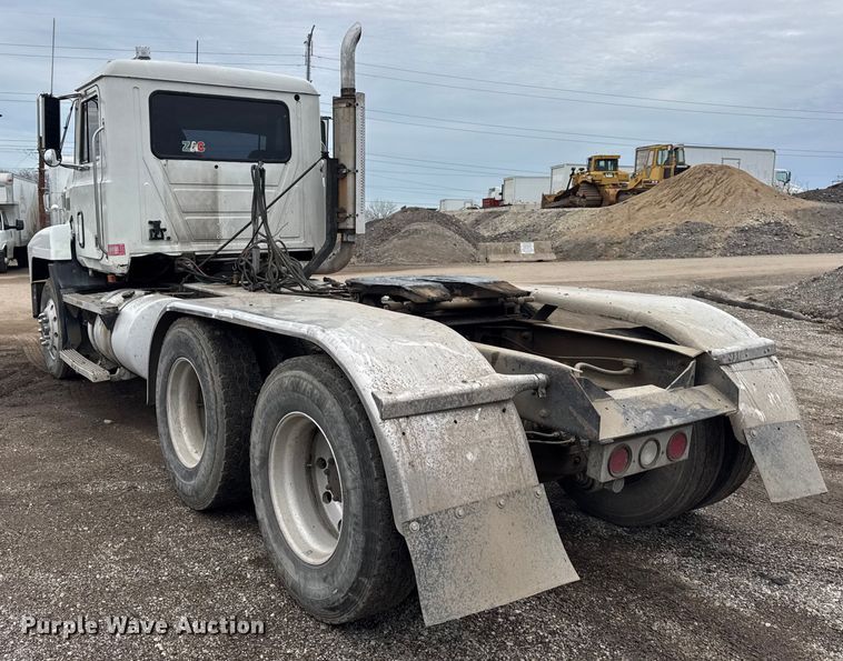 image for item ER0300 1994 Mack CH613 semi truck