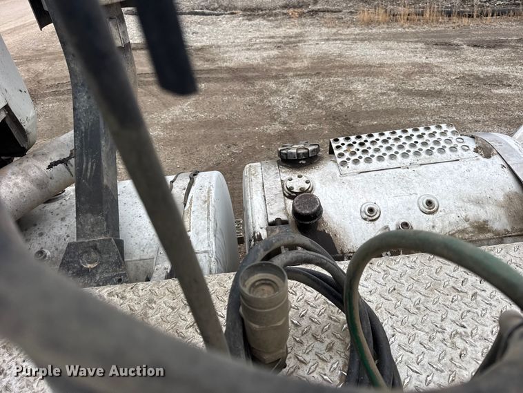 image for item ER0300 1994 Mack CH613 semi truck