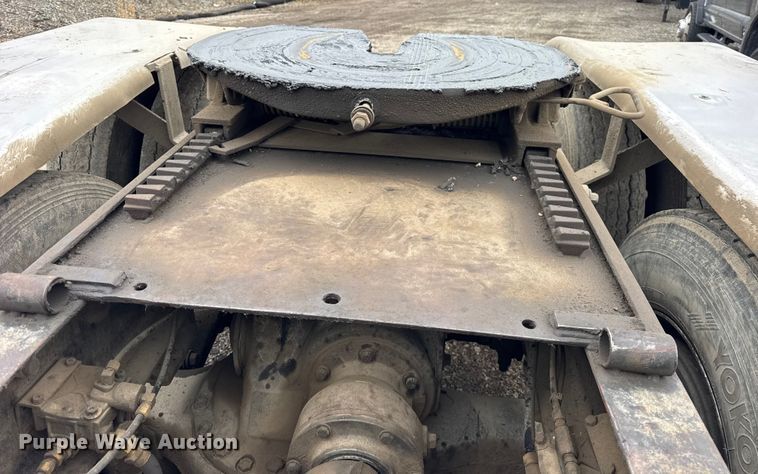 image for item ER0300 1994 Mack CH613 semi truck