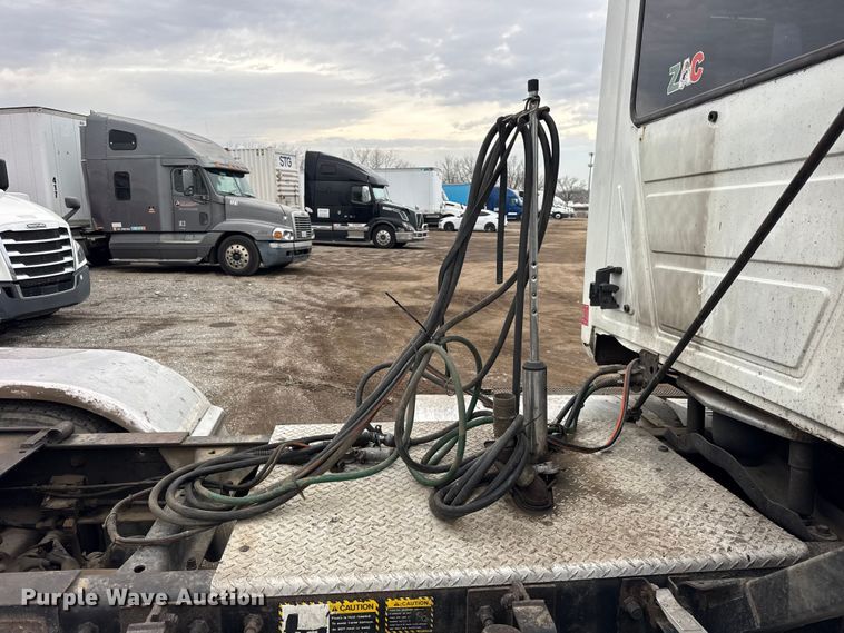 image for item ER0300 1994 Mack CH613 semi truck