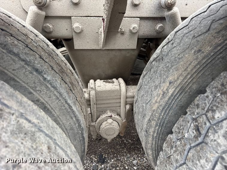 image for item ER0300 1994 Mack CH613 semi truck