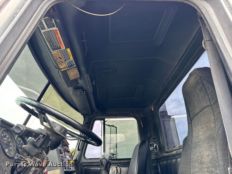 image for item ER0300 1994 Mack CH613 semi truck