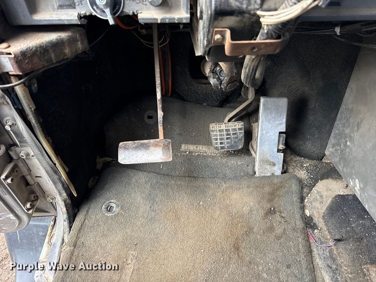 image for item ER0300 1994 Mack CH613 semi truck