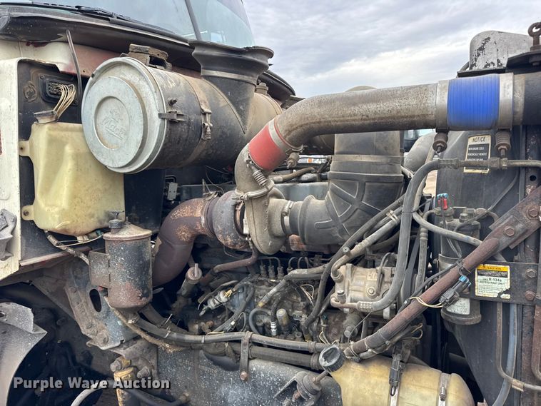 image for item ER0300 1994 Mack CH613 semi truck