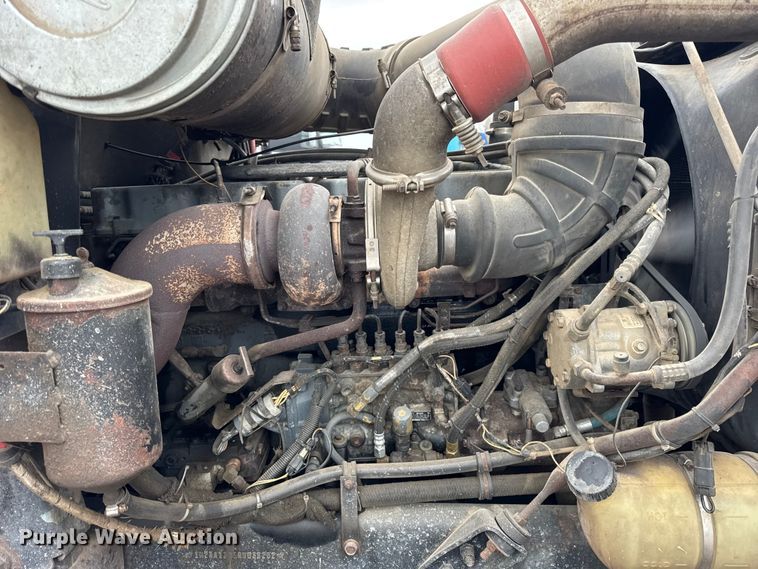 image for item ER0300 1994 Mack CH613 semi truck