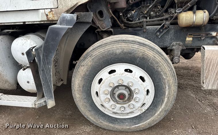 image for item ER0300 1994 Mack CH613 semi truck