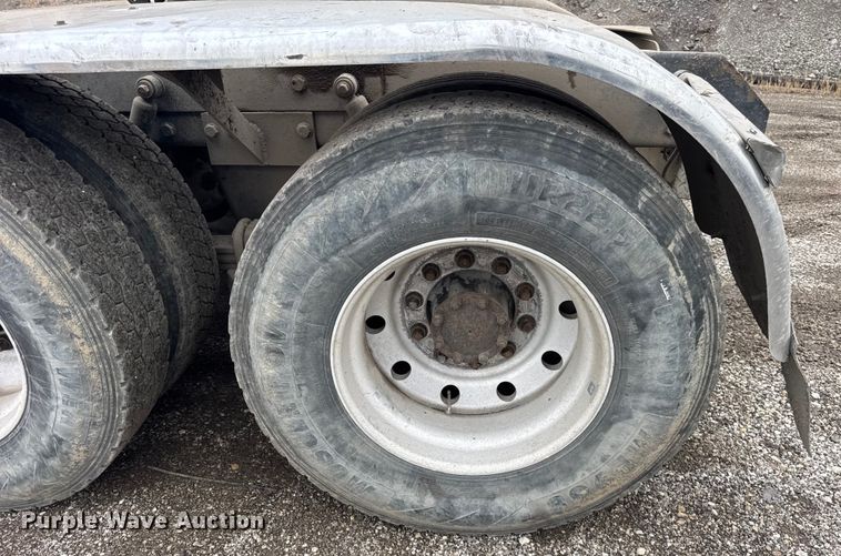 image for item ER0300 1994 Mack CH613 semi truck