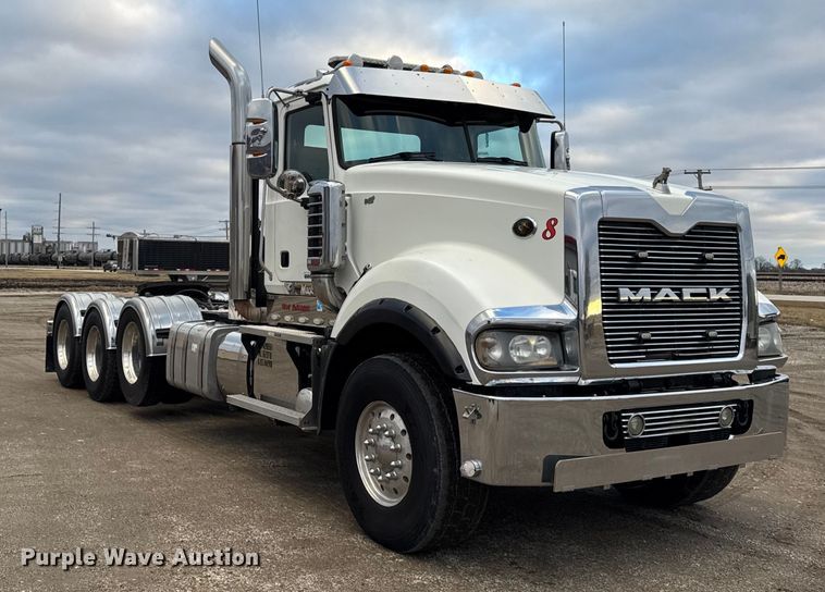 image for item ER0390 2012 Mack TD713  semi truck