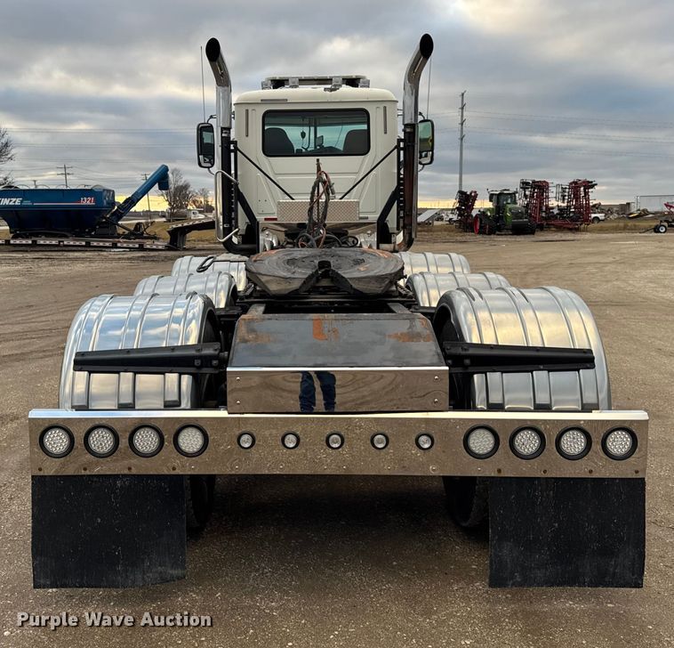 image for item ER0390 2012 Mack TD713  semi truck