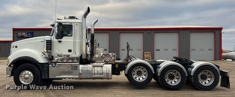 image for item ER0390 2012 Mack TD713  semi truck