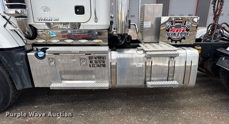 image for item ER0390 2012 Mack TD713  semi truck