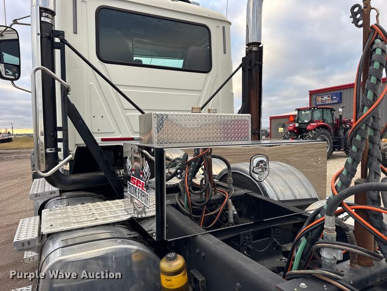 image for item ER0390 2012 Mack TD713  semi truck