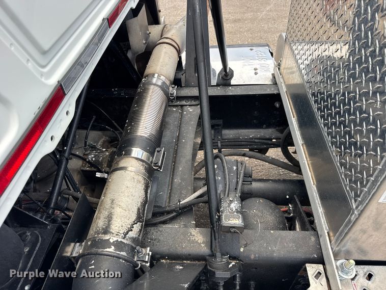 image for item ER0390 2012 Mack TD713  semi truck