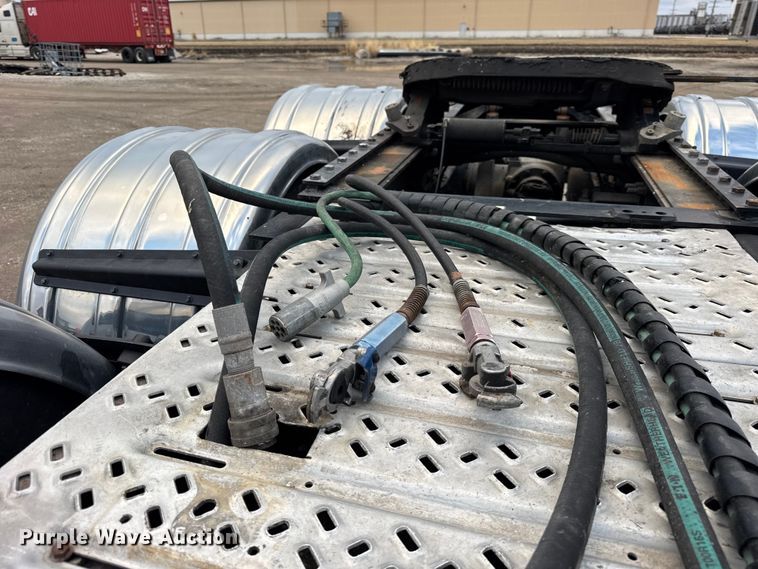 image for item ER0390 2012 Mack TD713  semi truck