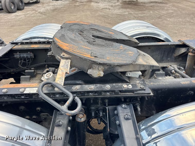 image for item ER0390 2012 Mack TD713  semi truck