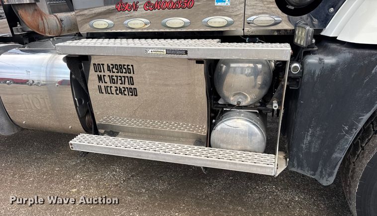 image for item ER0390 2012 Mack TD713  semi truck