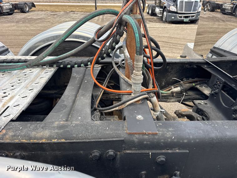 image for item ER0390 2012 Mack TD713  semi truck